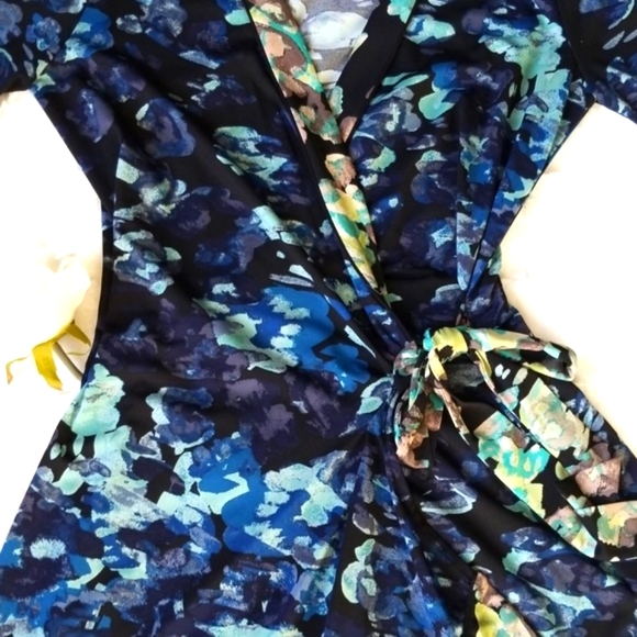 BCBG wrap dress - Picture 4 of 5